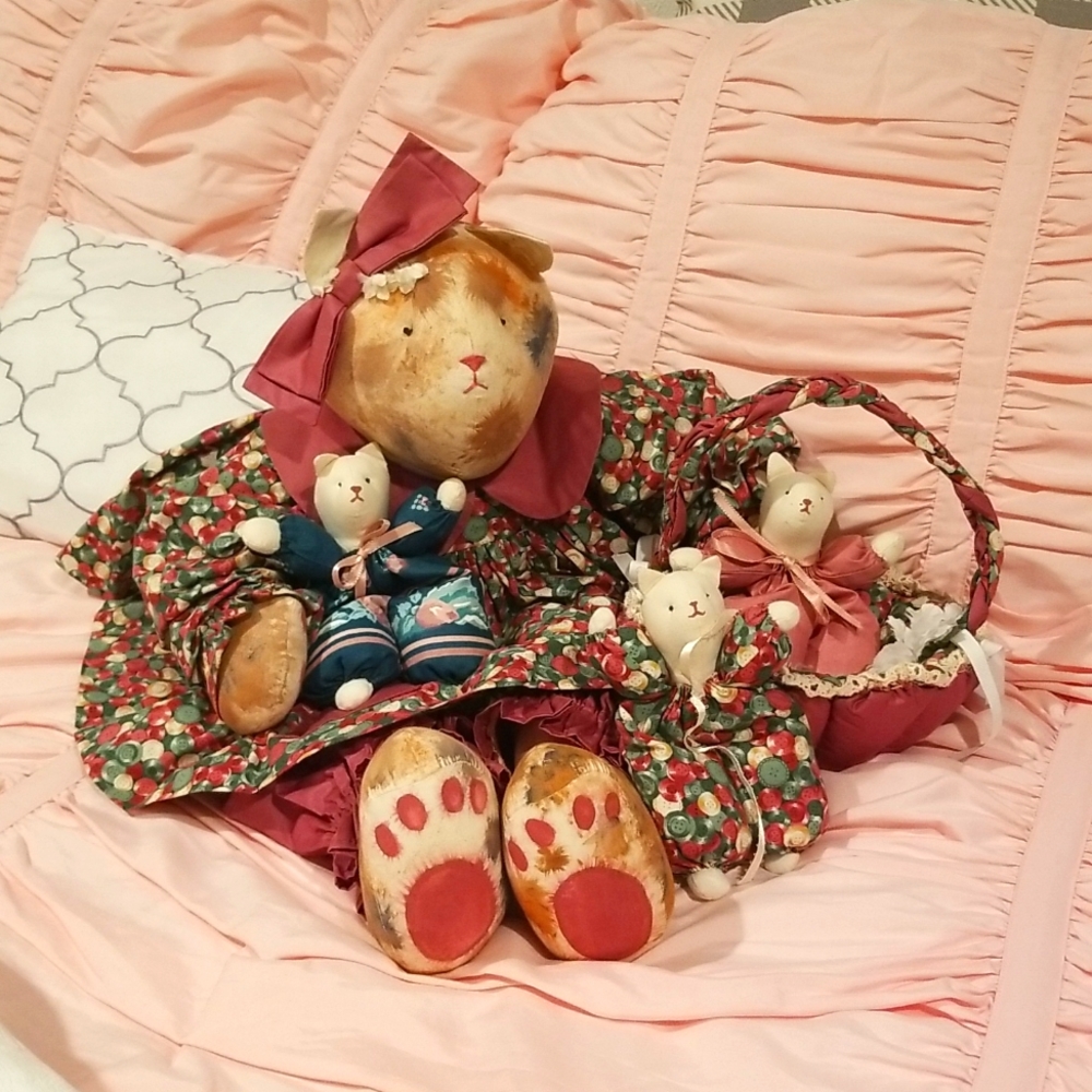 Mama Cat and kittens, gorgeous handmade 1990s